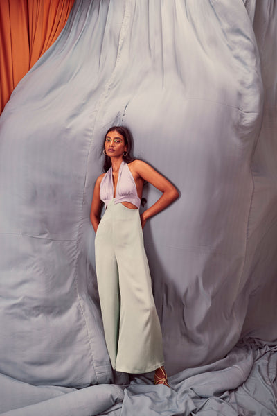 Here are poses you can try wearing a jumpsuit ! #jumpsuit #howtopose #... |  TikTok